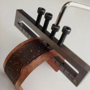 DELUXE 4 HOLE METAL PUNCH